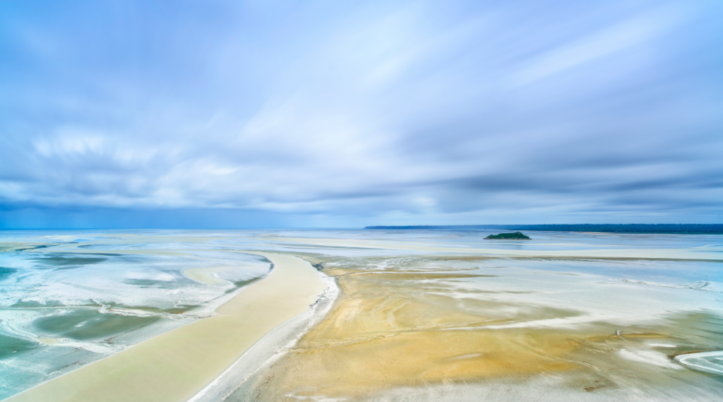 Mont Saint Michel Bay. Normandía, Francia.Photo by: StevanZZ for Envato